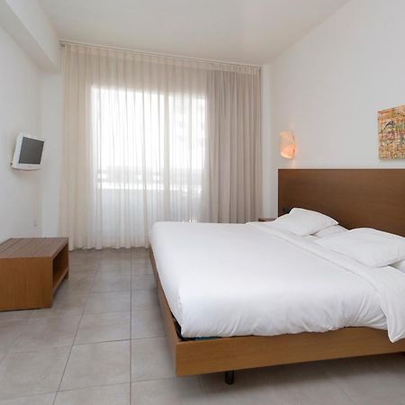Es Mitjorn Hotel San Antonio  Eksteriør bilde