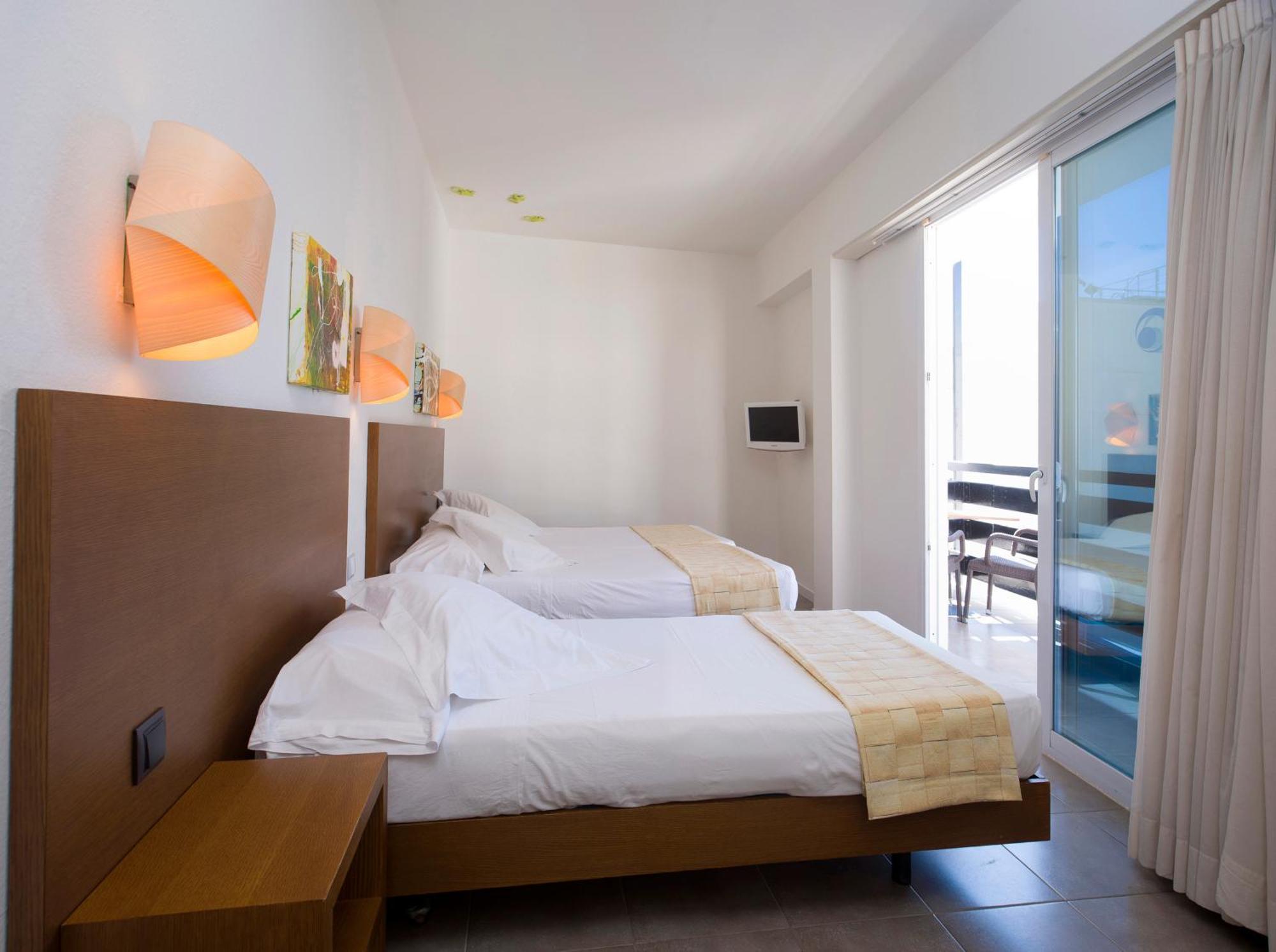 Es Mitjorn Hotel San Antonio  Eksteriør bilde