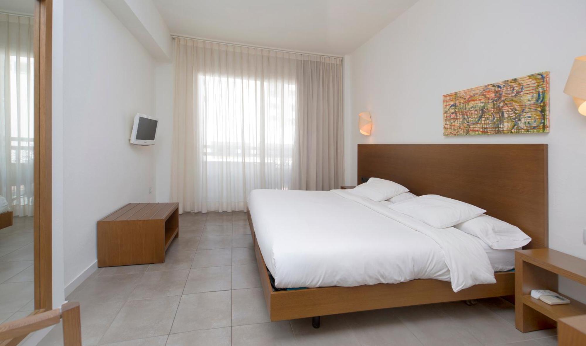 Es Mitjorn Hotel San Antonio  Eksteriør bilde