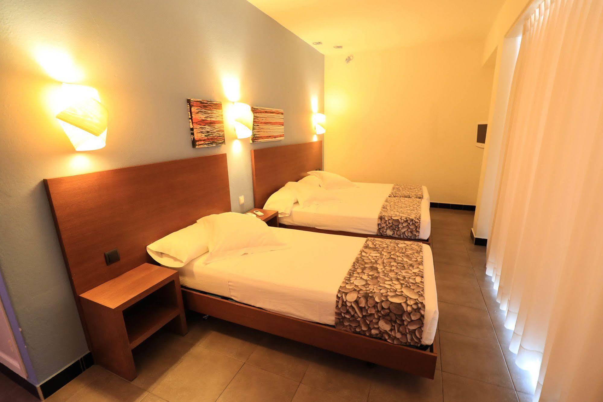 Es Mitjorn Hotel San Antonio  Eksteriør bilde