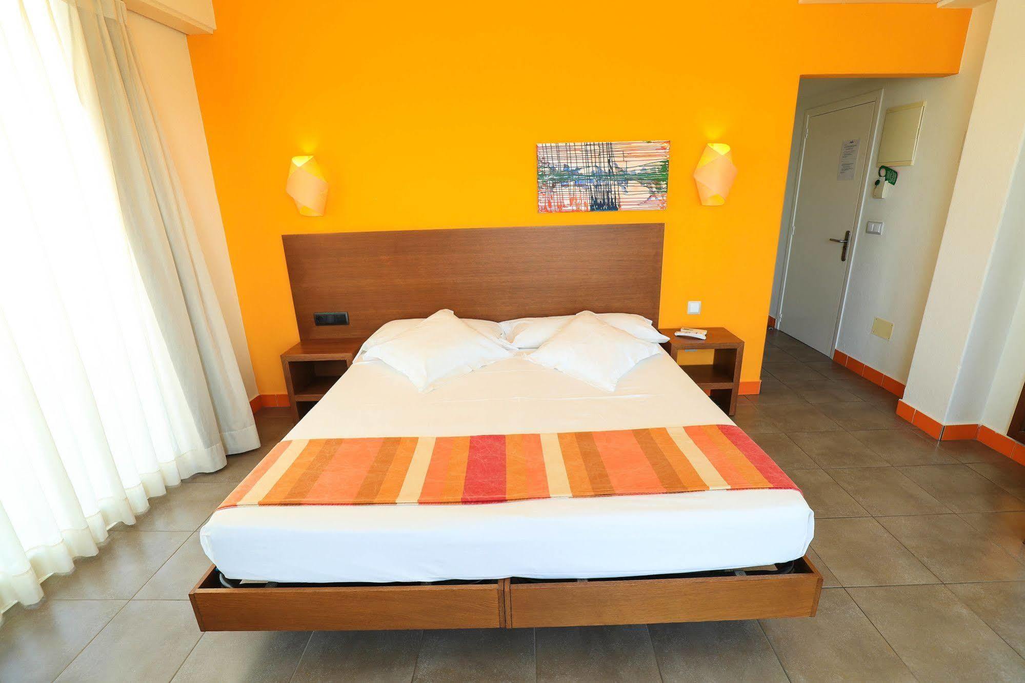 Es Mitjorn Hotel San Antonio  Eksteriør bilde